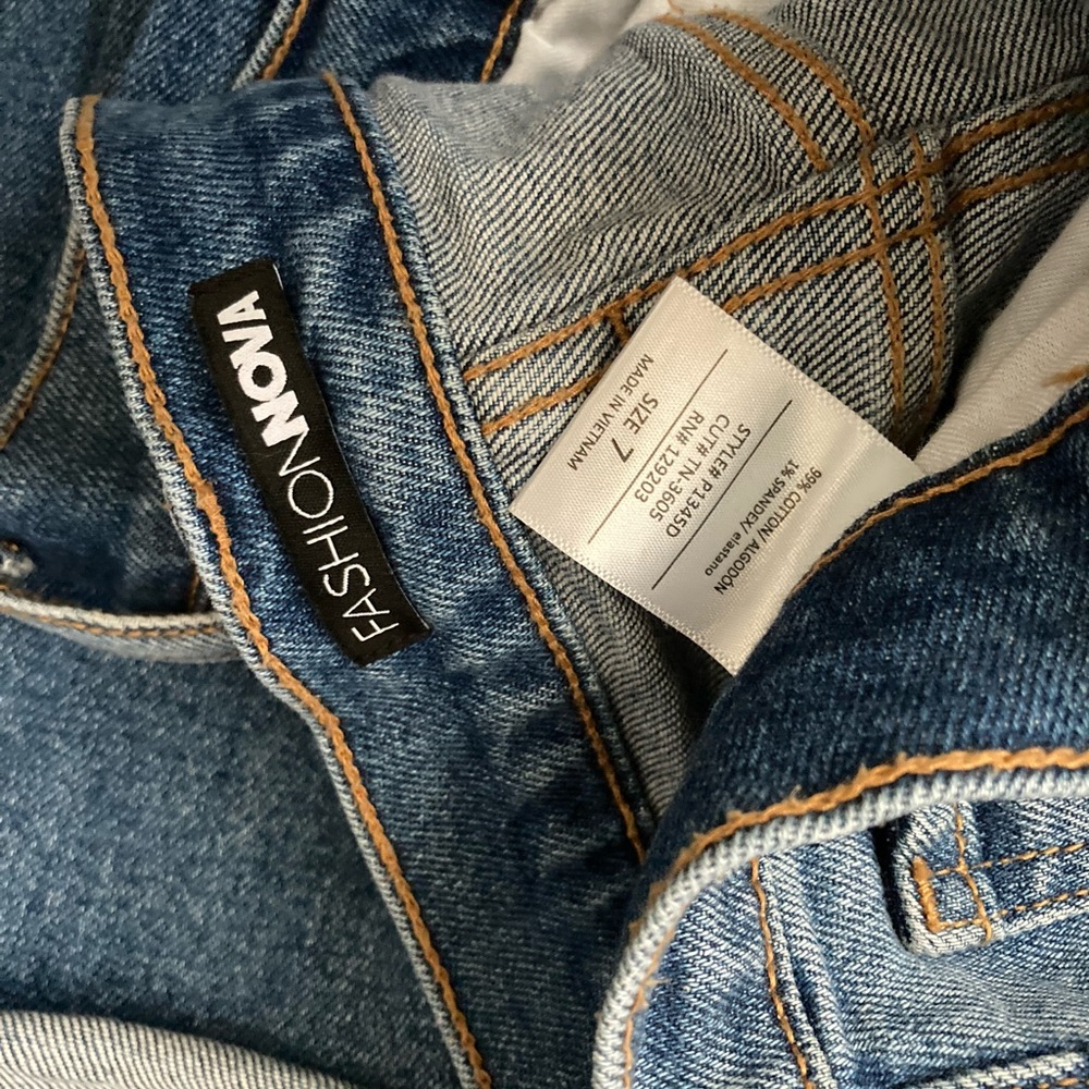 Fashion Nova mom jeans - Picture 2 of 2